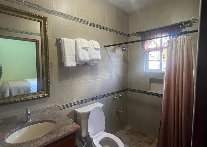 White House By White River Apartment